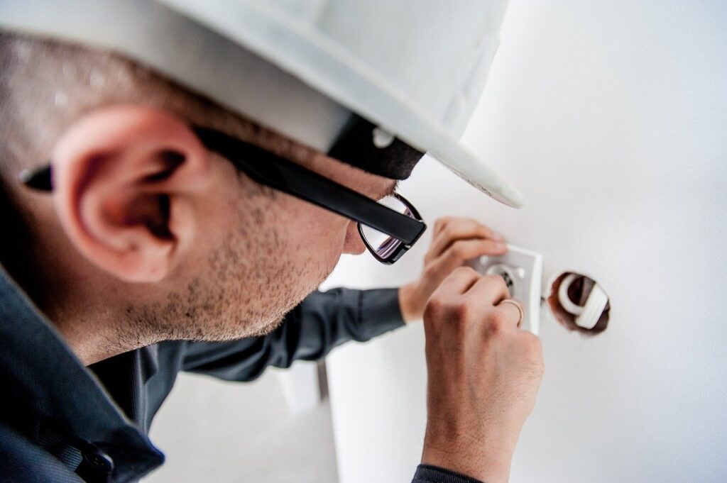 How to Become an Electrician in Canada
